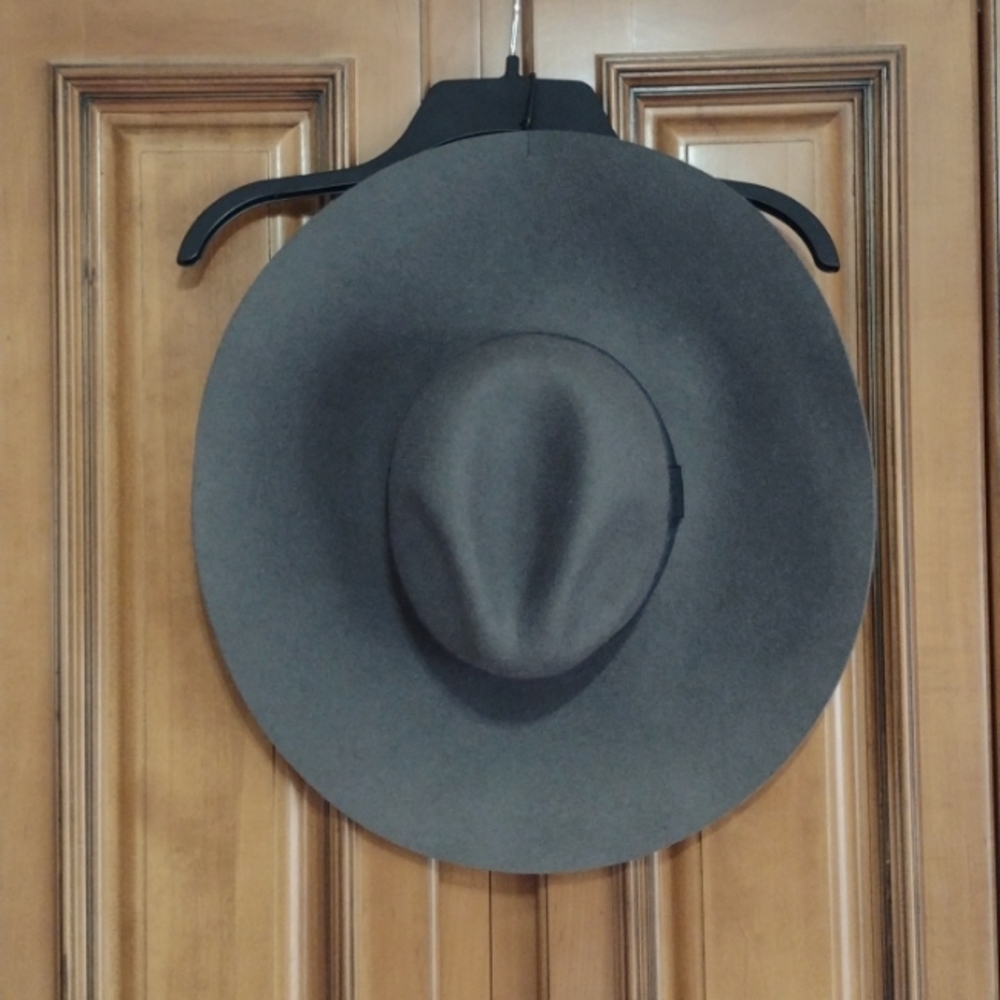 Wide brim wool felt hat BNWT